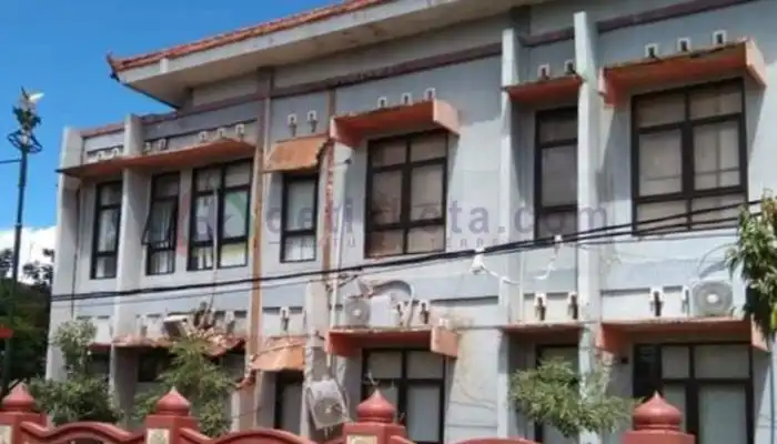 Kondisi gedung Dinas Kesehatan (Dinkes) Kabupaten Sumenep yang bermasalah.