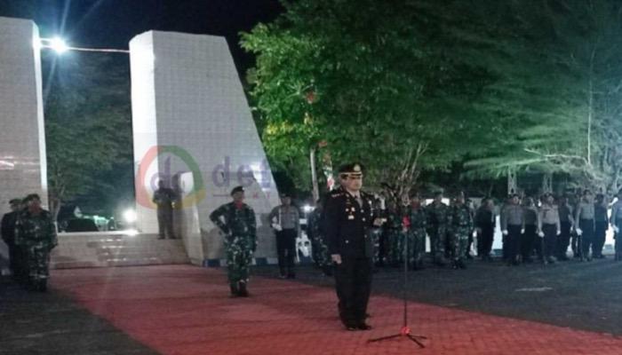 Kapolres Sumenep, AKBP Edo Satya Kentriko memimpin Upacara Penghormatan dan Renungan Suci di TMP Jokotole.