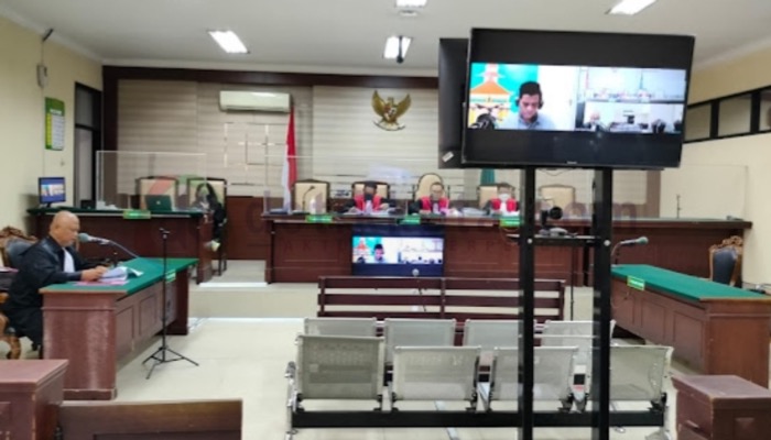 Sidang perkara tindak pidana korupsi pengadaan kapal oleh PT. Sumekar digelar secara online di PN Tipikor, Surabaya.