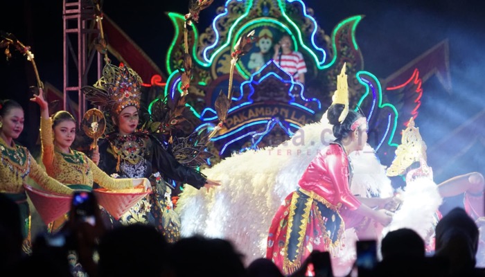 Salah satu penampilan musik Tong-tong di acara Madura Culture Festival di GOR A. Yani Sumenep.