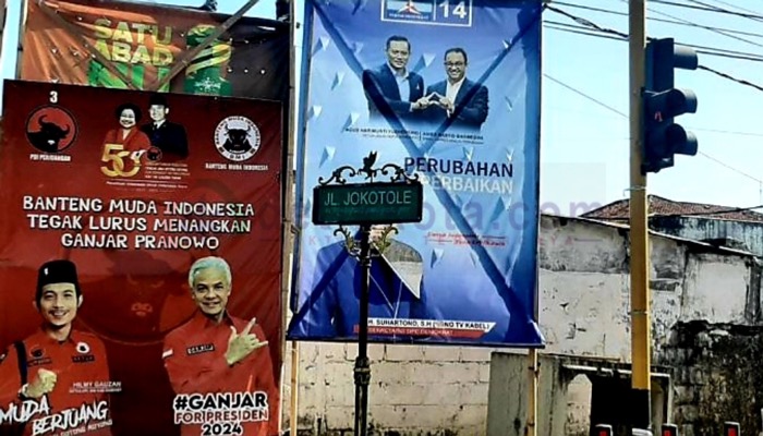 Beberapa baliho partai politik di salah satu ruas jalan di Kabupaten Sumenep.