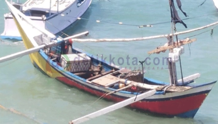 Perahu tanpa awak terdampar di Desa Bancamara, Pulau Gili Iyang, Kecamatan Dungkek, Kab. Sumenep.
