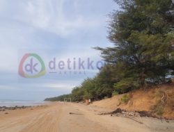 Isi Waktu Libur Bersama Keluarga di Pantai Slopeng, Dijamin Seru