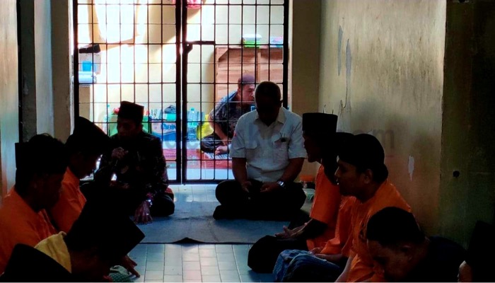 Polres Sumenep melaksanakan acara bimbingan rohani bagi para tahanan.