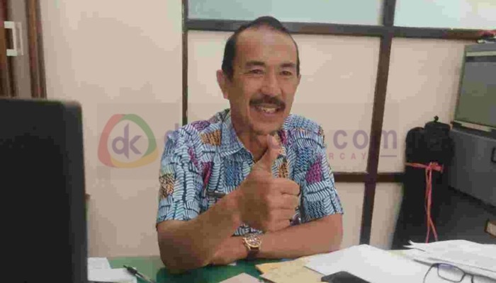 Petugas Kantor Administrasi Manunggal Satu Atap (Samsat) Sumenep, Hidayaturrahman.