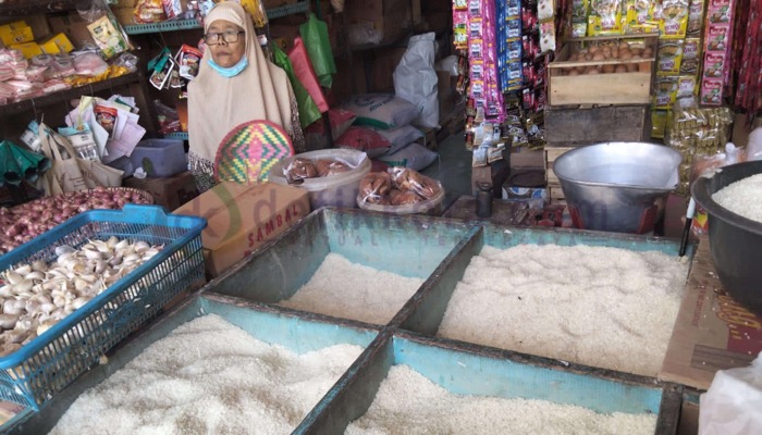 Salah seorang pedagang beras di Pasar Anom, Kec. Kota, Kab. Sumenep.