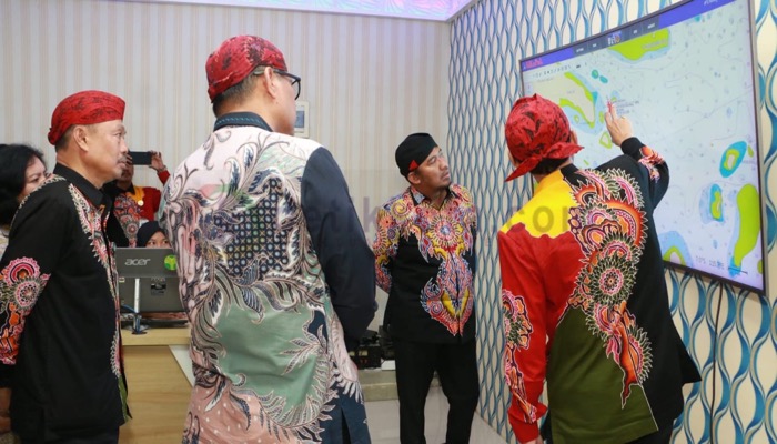 Presentasi operasional aplikasi SKPHP dan SiKapal di Aula Dinas Kominfo Kabupaten Sumenep.