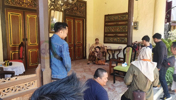 Salah satu sesi pemotretan baju adat Sumenep dalam acara Motret Bareng KFI Wilayah Sumenep.