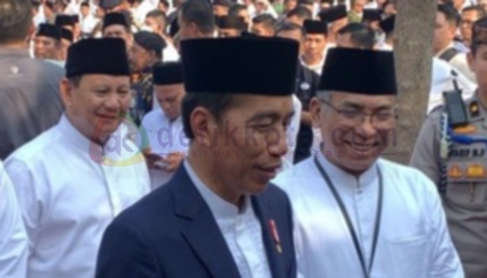 Presiden Jokowi didampingi Menhan Prabowo Subianto dan Ketua PBNU Gus Yahya saat menghadiri apel HSN 2023 di Surabaya.