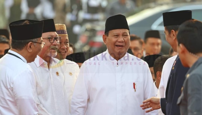 Ketua Umum Partai Gerindra, Prabowo Subianto dalam acara Apel Hari Santri Nasional 2023 di Surabaya.