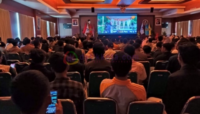 Suasana nonton bareng film Kejarlah Janji yang digelar KPU Sumenep di Aula Kampus UNIBA.