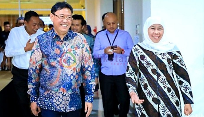 Gubernur Jatim Khofifah Indar Parawansa didampingi Ketua BPK Perwakilan Jatim Karyadi.