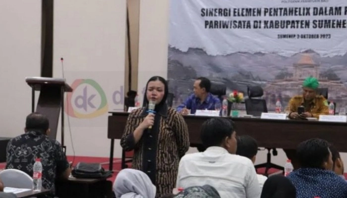 Direktur Politeknik Pariwisata Bali, Ida Bagus Putu Puja menjadi nara sumber pada acara Pelatihan Kepariwisataan di Kabupaten Sumenep.