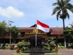 Peringati Tragedi Kanjuruhan, Polres Malang Kibarkan Bendera Setengah Tiang