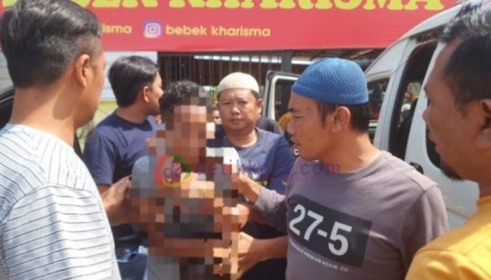 Tersangka F (32) saat dibekuk anggota Satreskrim Polres Sumenep.