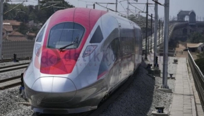 Kereta Cepat KCJB Whoosh yang telah diuji coba di rute Jakarta-Bandung.