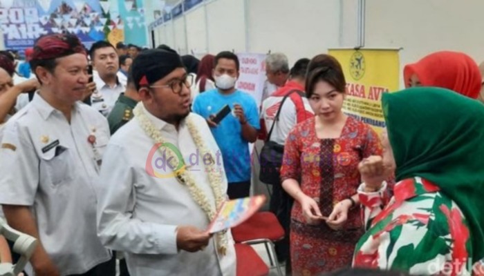 Bupati Sumenep, H. Achmad Fauzi Wongsojudo di acara Sumenep Job Fair 2023.