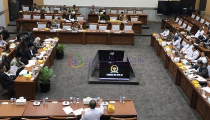 Rapat Panitia Kerja (Panja) tentang Biaya Penyelenggaraan Ibadah Haji (BPIH) tahun 1445 H/2024M di ruang Komisi VIII DPR RI.
