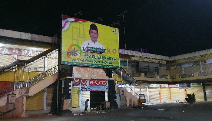 Salah satu baliho caleg di pusat pembelanjaan di Kabupaten Sumenep.