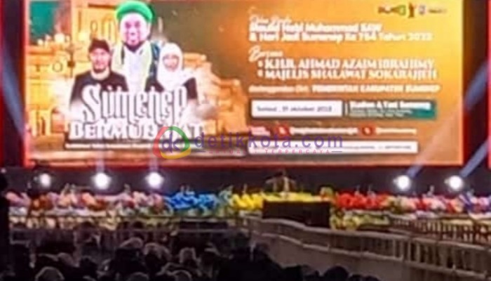 Pelaksanaan acara Sumenep Bermunajat di parkir timur GOR A. Yani, Panglegur.