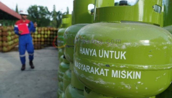 Tumpukan LPG 3 kilogram di pangkalan.