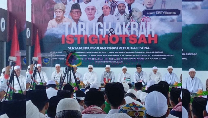 Acara Tabligh Akbar dan Istighasah di Bandara Trunojoyo Sumenep.