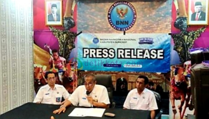 Ketua BNNK Sumenep, Bambang Sutrisno saat acara Press Release capaian kinerja lembanganya.