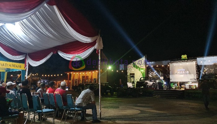 Acara Launching Jeekar (Sumekar Jeep Community) di Lapangan Kesenian Sumenep.