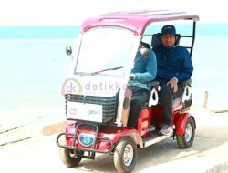Bupati Sumenep Nikmati Wisata Kesehatan di Pulau Gili Iyang Gunakan Kendaraan Listrik