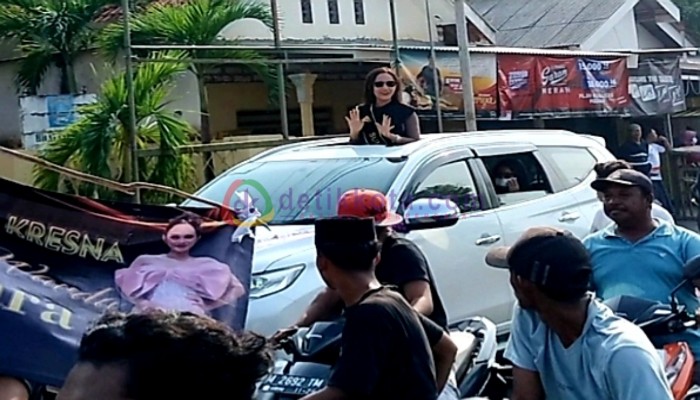 Juara 1 KDI 2023, Warda disambut antusias masyarakat Kecamatan Pasongsongan saat pulang kampung.