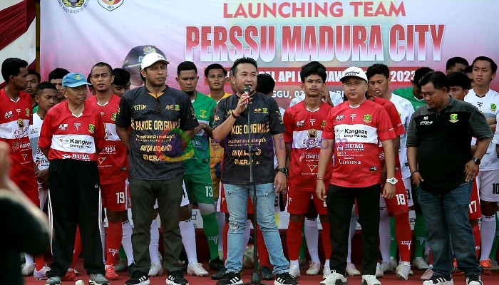 Acara Launching Team oleh Manajemen Perssu Madura City di halaman KONI Sumenep.