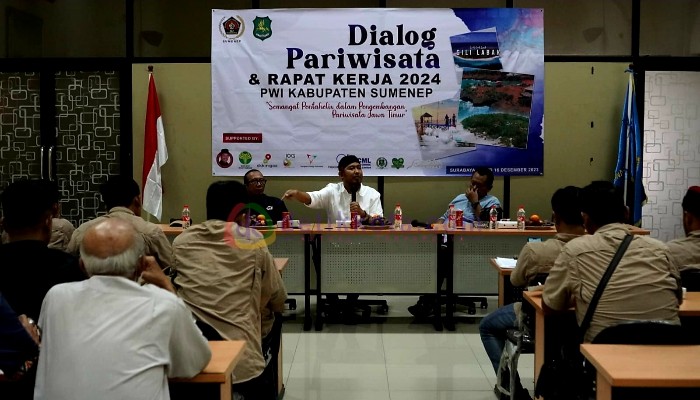 Bupati Sumenep, H. Achmad Fauzi Wongsojudo menjadi nara sumber di Dialog Pariwisata yang digelar PWI Sumenep di Surabaya.