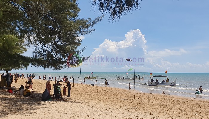 Obyek wisata Pantai Lombang di Kecamatan Batang-Batang, Kab. Sumenep.