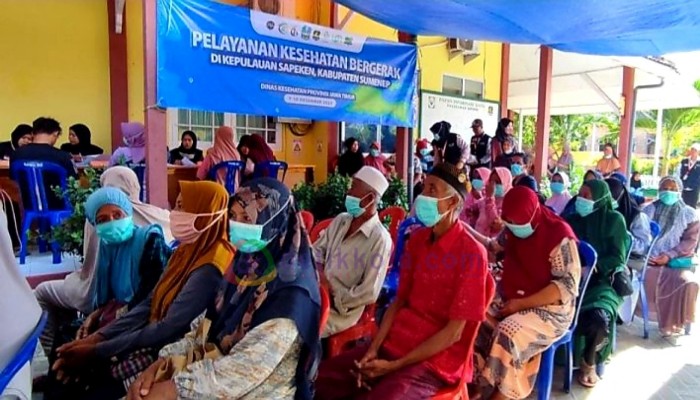 Kegiatan Pelayanan Kesehatan Bergerak oleh Pemprov Jatim di Pulau Sapeken.