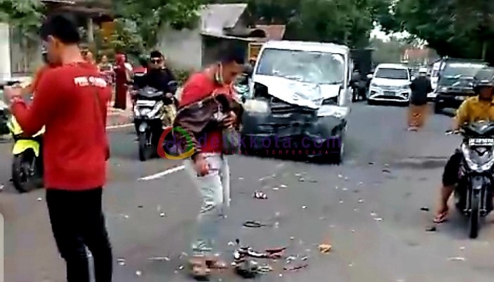 Kondisi mobil pikap usai mengalami kecelakaan di Jalan Raya Jambu, Lenteng, Sumenep.