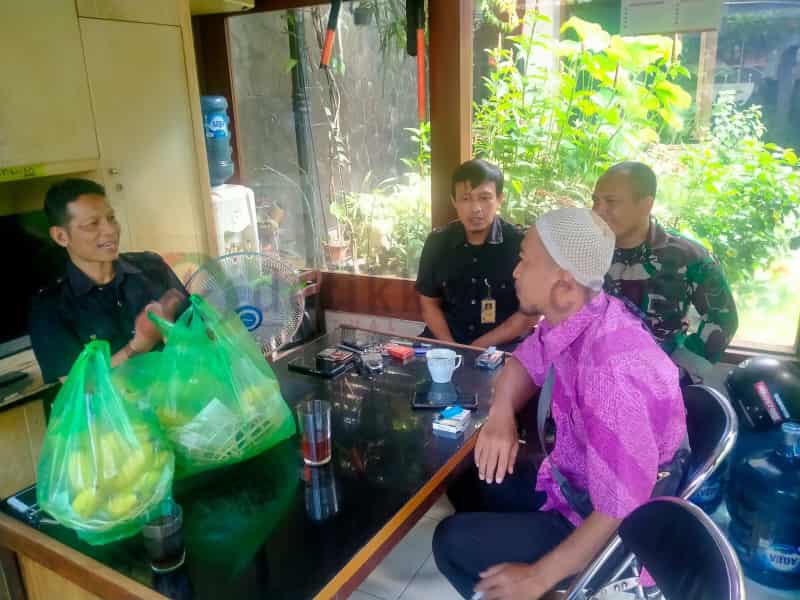 Serma Mugiyanto sambangi pos security Kemlayan Serengan Kota Surakarta