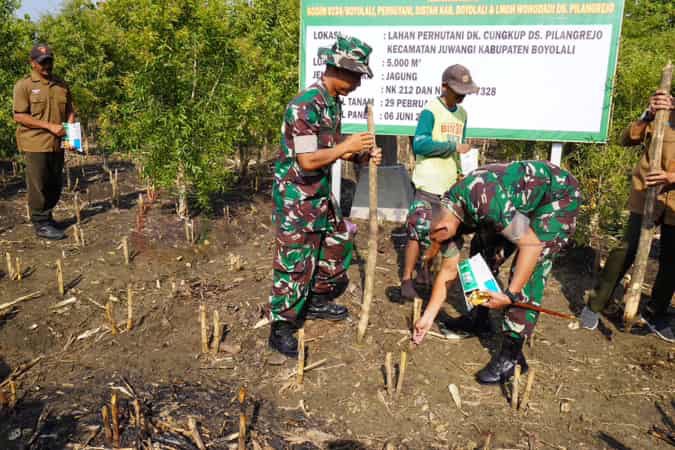Dandim 0724/Boyolali Letkol Inf Wiweko Wulang Widodo, S.Pd M Han memimpin pelaksanaan kegiatan tanam jagung