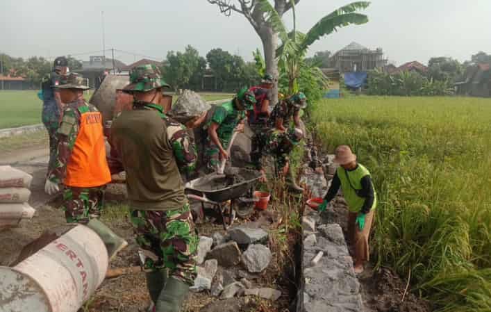 Personil Tmmd Gototng Royong Pembuatan Talud