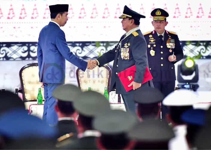 Menteri Pertahanan RI Prabowo Subianto mendapat penghargaan kenaikan pangkat istimewa sebagai Jenderal TNI Kehormatan