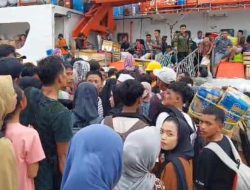 Ratusan Warga Kepulauan yang Tertahan di Pelabuhan Kalianget Akhirnya Berangkat