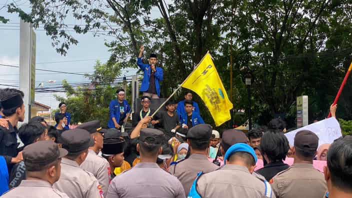 Ratusan Mahasiswa Lakukan Aksi Demo di Depan Mapolres