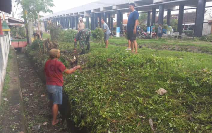 Kodim 0724/Boyolali bersama dengan warga melaksanakan kegiatan Karya Bakti pembersihan saluran irigasi pertanian