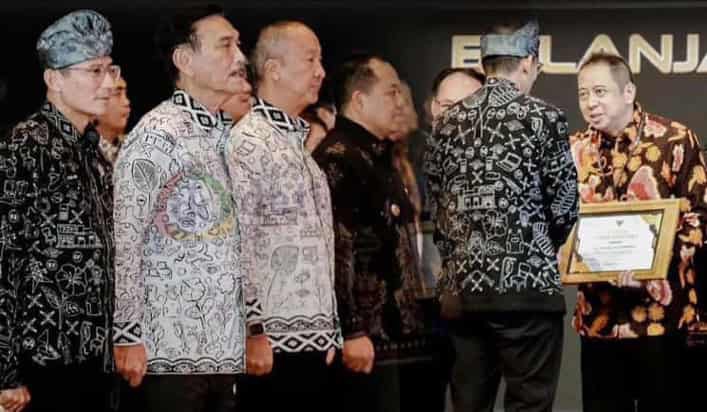 Sandiaga Uno Saat Menghadiri Acara Pemberian Penghargaan Penggunaan Produk Dalam Negeri