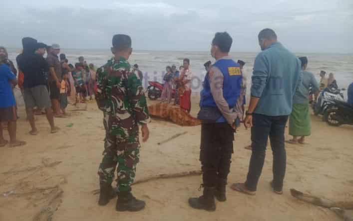 Penemuan Mayat Laki Laki di Pinggir Pantai Desa Dasuk Kabupaten Sumenep