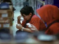 Pertama Kali Layanin Anak Yatim Belanja di Mall, Karyawati Tak Kuat Menahan Tangis
