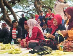 Ribuan Pengunjung Padati Festival Ketupat 2024 di Pantai Lombang