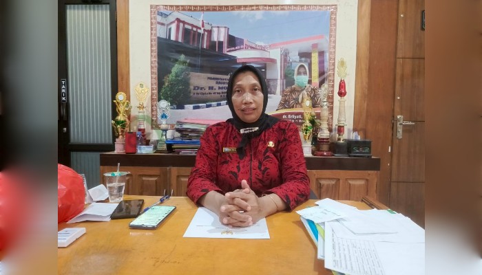 Direktur RSUD dr. H. Moh. Anwar Sumenep, dr. Erliyati Saat Diruang Kerjanya, Jumat (26/07/2024).