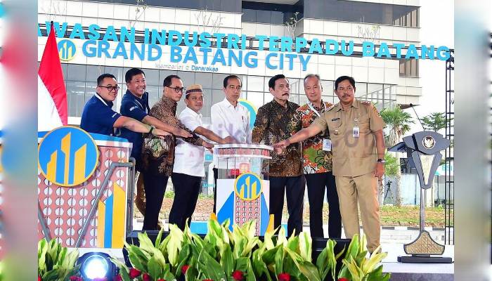 Presiden Joko Widodo saat meresmikan operasional Kawasan Industri Terpadu (KIT) Batang di Kabupaten Batang, Jawa Tengah, pada Jumat, 26 Juli 2024