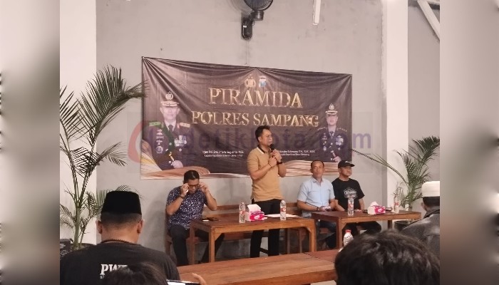 Acara ngopi bareng Polres Sampang dan media yang bertugas di Sampang, di Cafee Lora, dalam rangka menjalin sinergitas dan menerima saran maupun masukan.