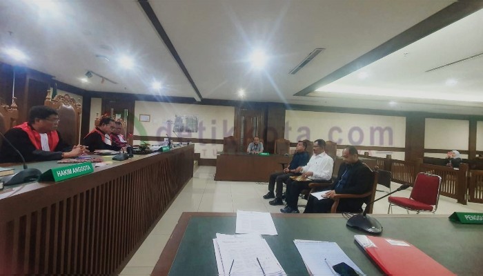 Sidang Gugatan Kewenangan Aceh terhadap Ketua DPR RI Puan Maharani memasuki tahap pemeriksaan saksi. Kuasa Hukum Ugek Farlian, Safaruddin.   Hadir sebagai saksi di Pengadilan Negeri (PN) Jakarta, Ketua Komite I DPD RI, Fachrur Razi, Anggota DPRA, Azhar Abdurrahman dan juga Ketua DPRK Simeulue, Irwan Suhaimi, Jum'at (9/8/2024).